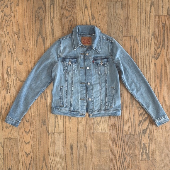 Levi's Women’s Classic Light Blue Denim Jacket Size Medium - Picture 1 of 14